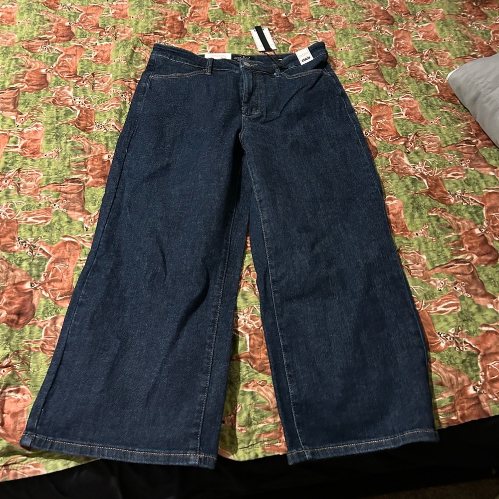 Judy blue denim capris. Size 15.